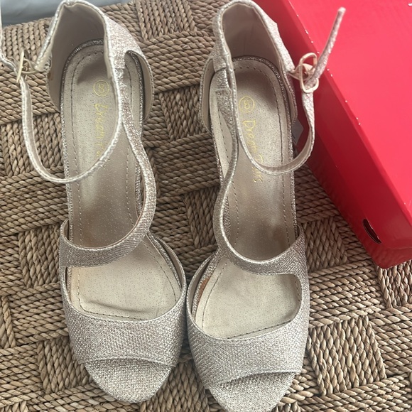 Closing closet Gold sparky dress heels - Picture 2 of 10